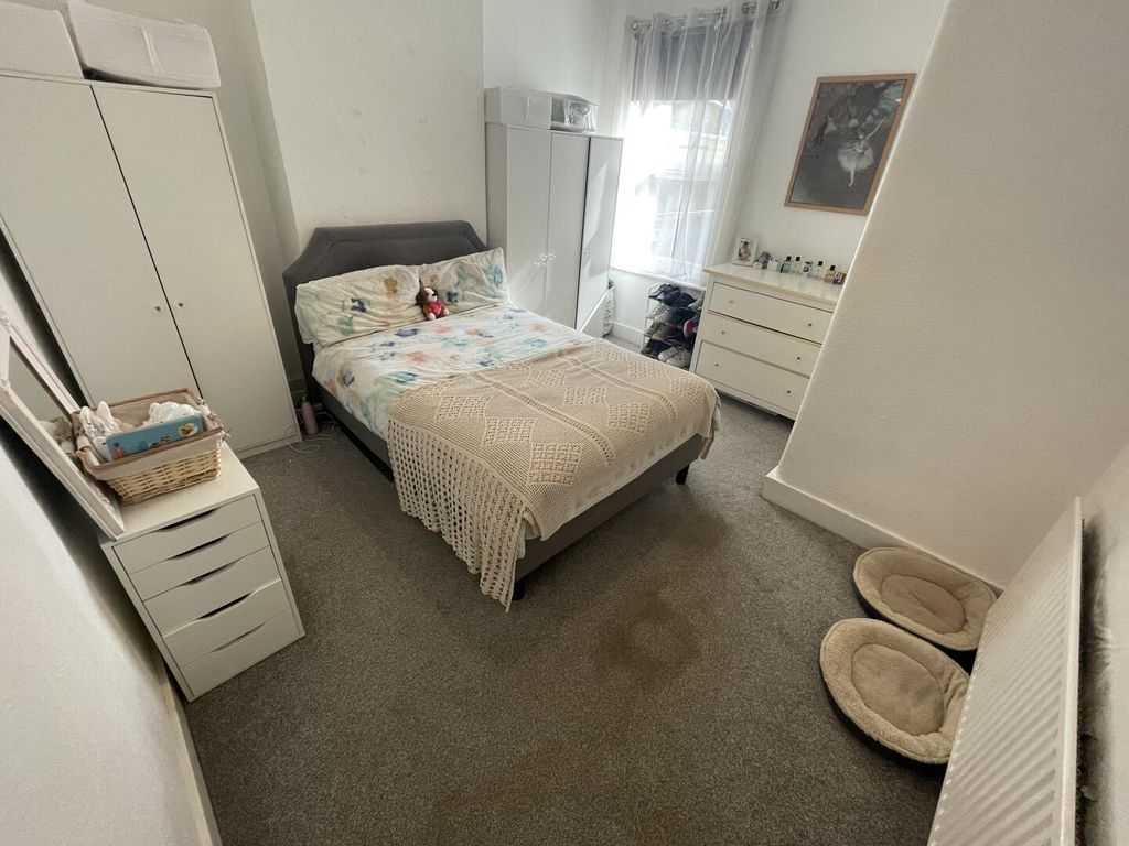 Property photo 3 of 9 Bedroom