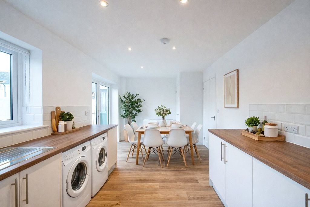 Property photo 3 of 12 Kitchen/Diner