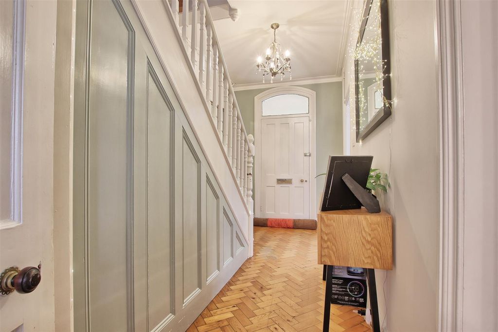 Property photo 3 of 25 Hallway (1).Jpg