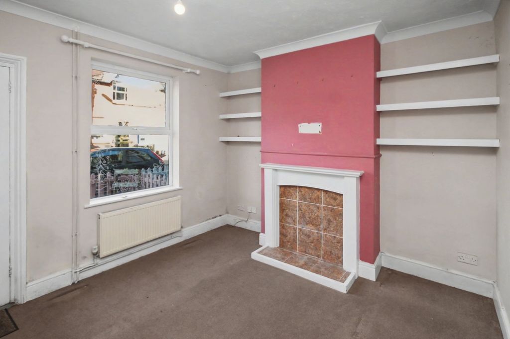 Property photo 3 of 10
