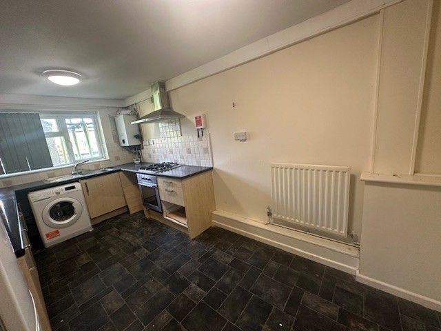 Property photo 1 of 11 Kitchen