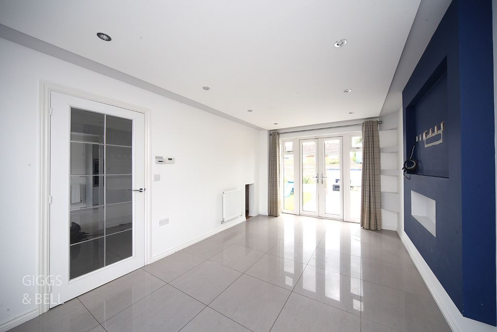 Property photo 2 of 26 5128052
