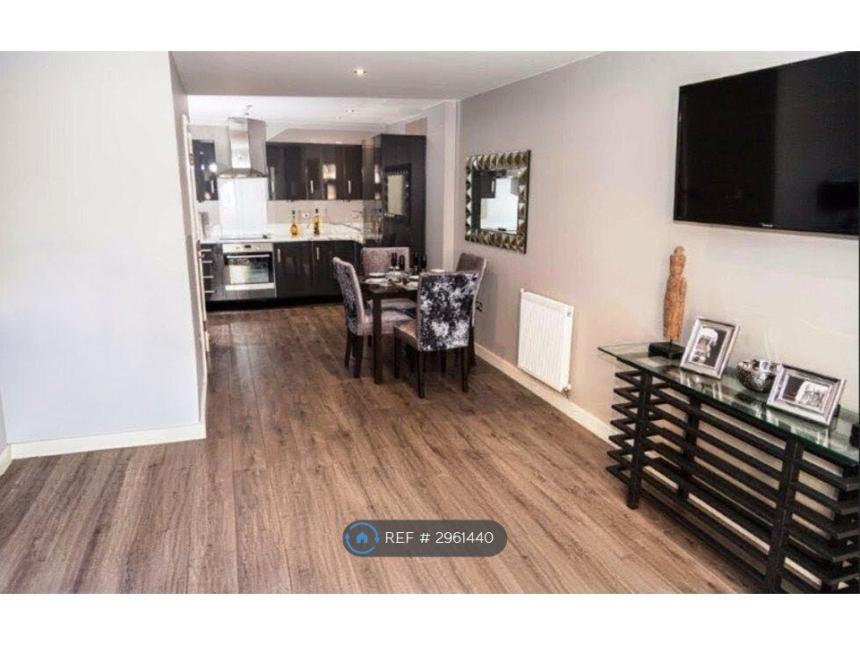 Property photo 1 of 17 Lounge & Dining