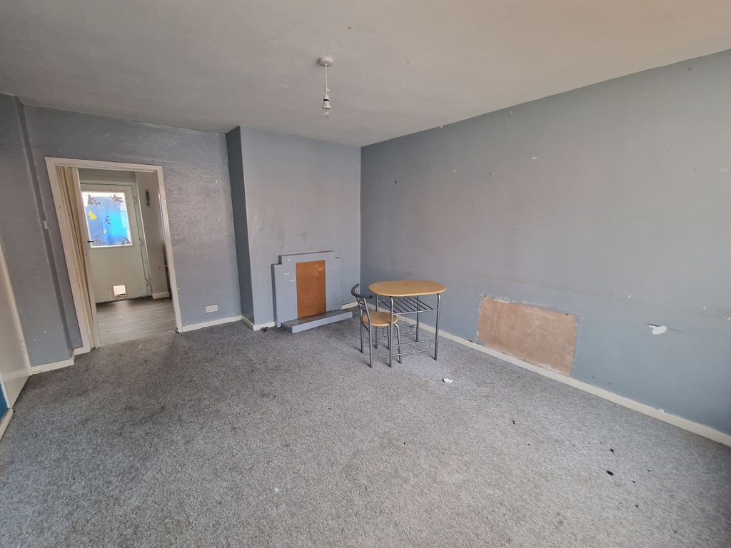 Property photo 3 of 10 Living Room