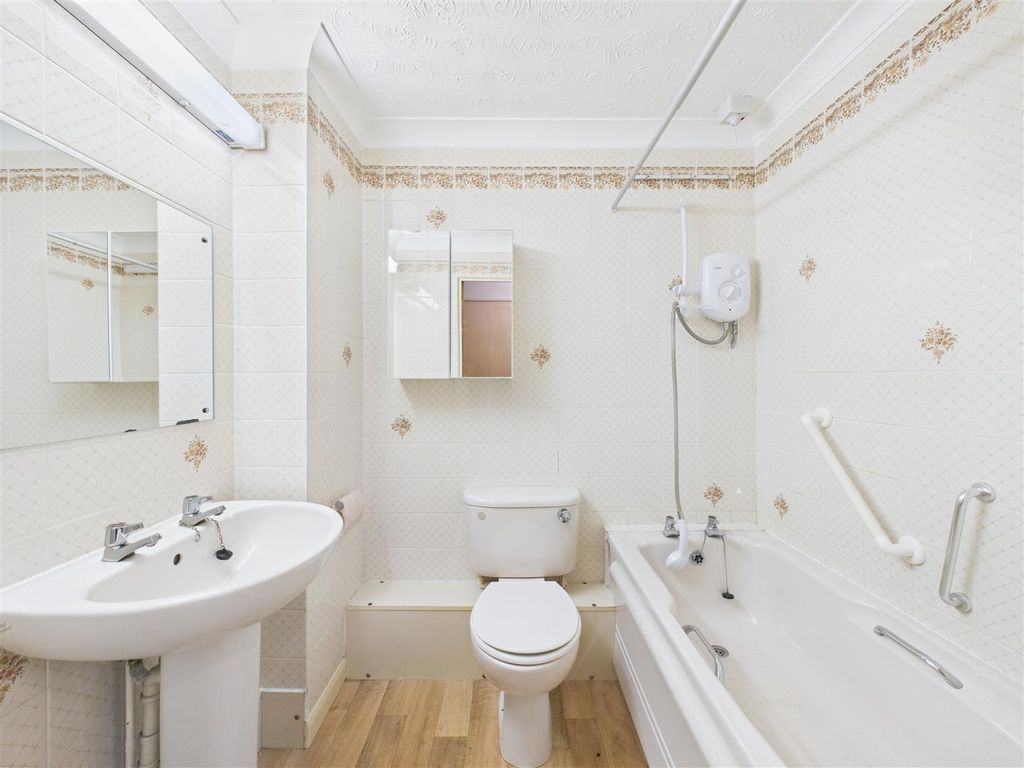 Property photo 3 of 13 Cam05193G0-Pr0040-Still004.Jpg