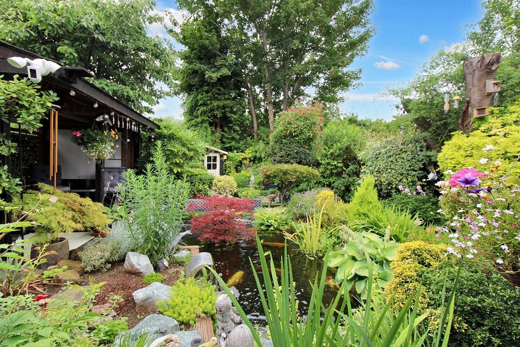 Property photo 2 of 31 Rear Garden