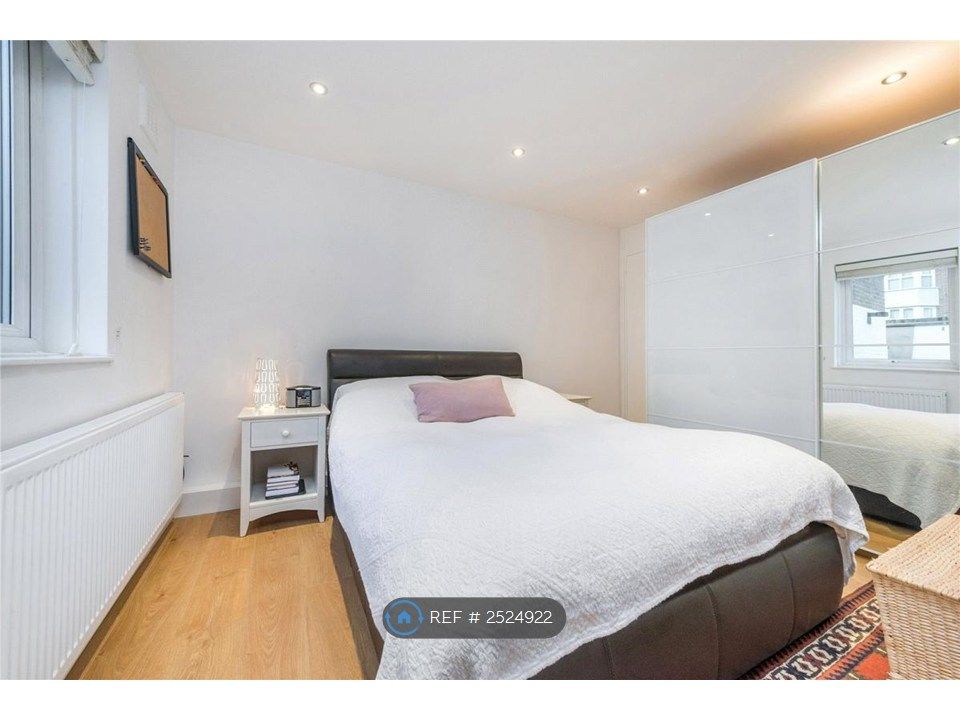 Property photo 1 of 10 Master Bedroom