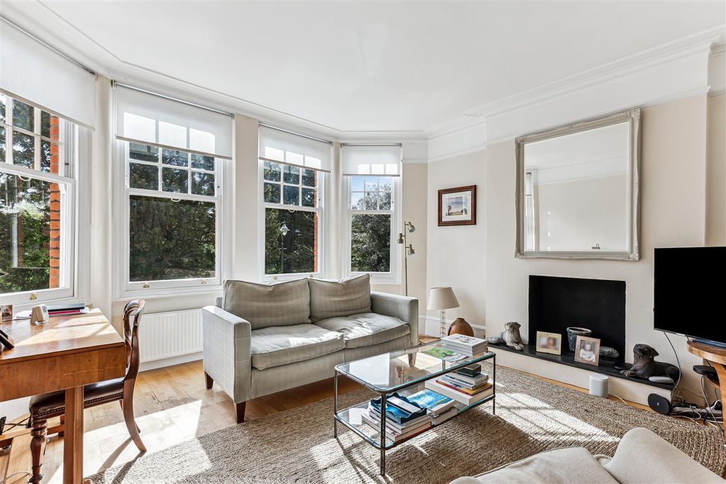 Property photo 2 of 10 Sutton Court, W4 - For Sale