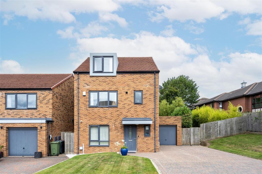 Property photo 1 of 11 External