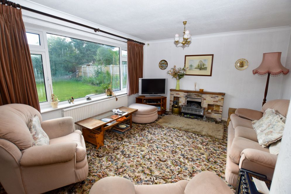 Property photo 3 of 17 Lounge 1