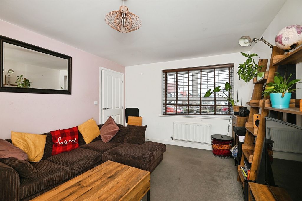 Property photo 3 of 11