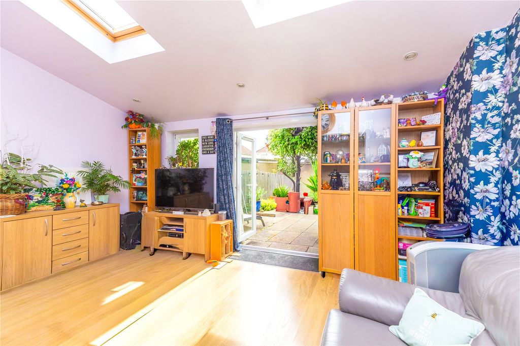 Property photo 2 of 11 Picture No. 24