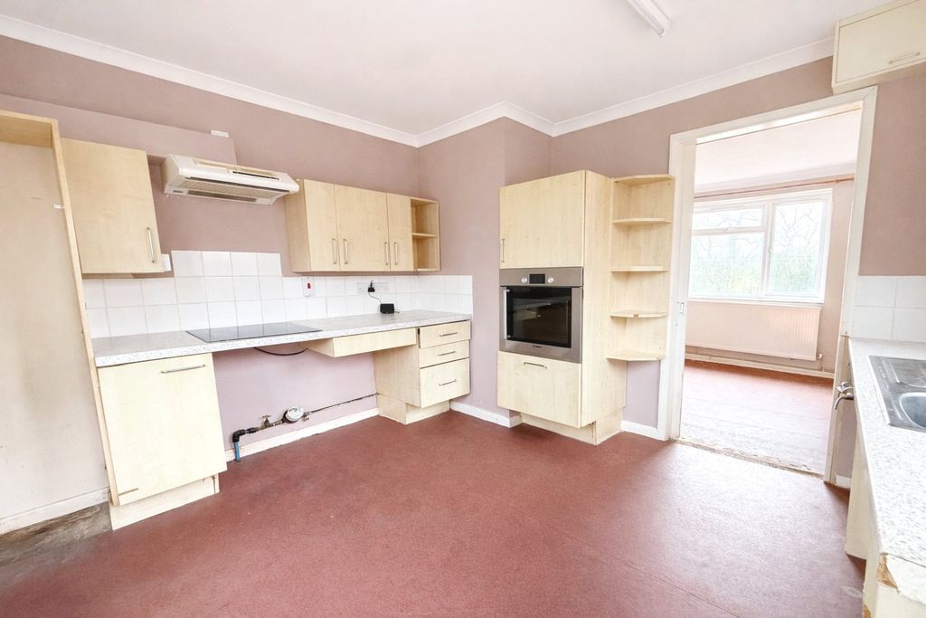 Property photo 3 of 10 Picture No. 12