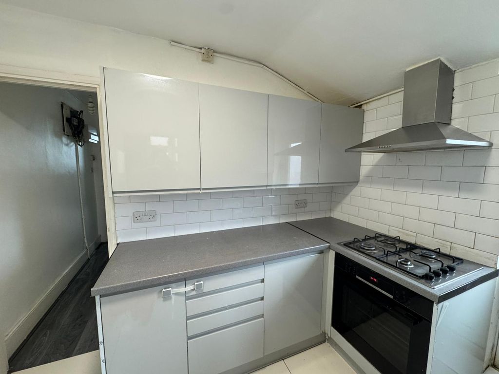 Property photo 1 of 8 Three Bedroom Flat