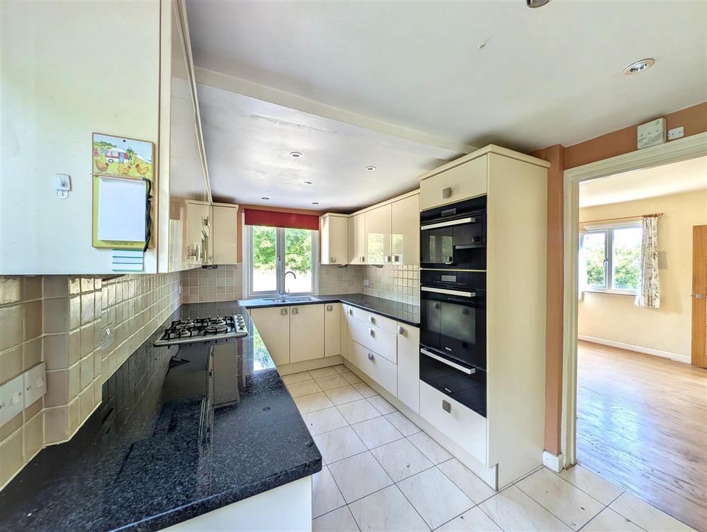 Property photo 2 of 13 20260710234000_20260710-Interior-13-T6Pbzlrxkdp3dx