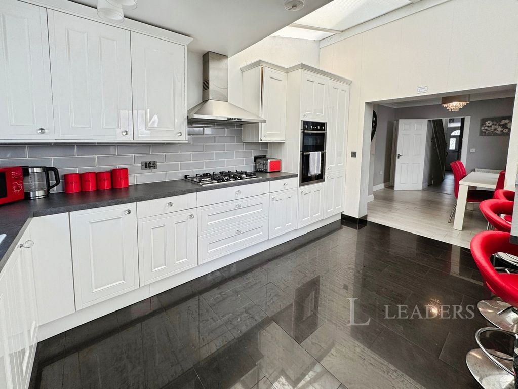 Property photo 3 of 20 Kitchen