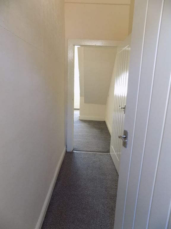 Property photo 2 of 17 Entrance Hallway