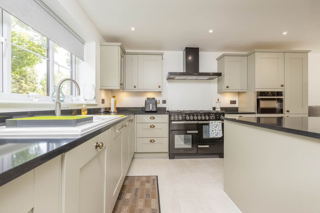 Property photo 3 of 25