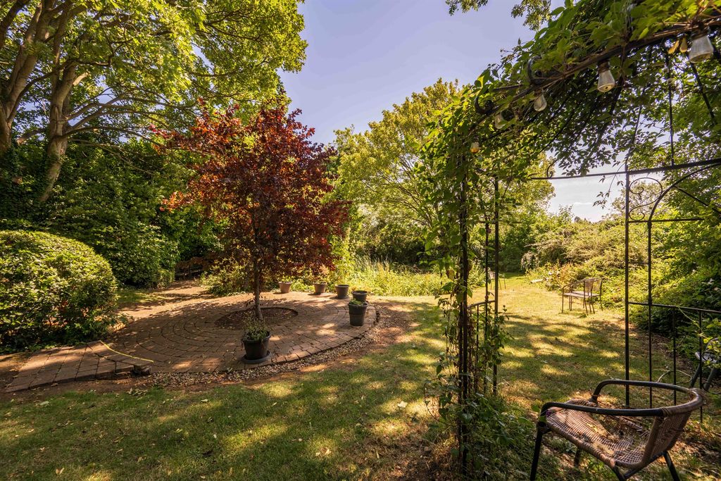 Property photo 3 of 12 Externally
