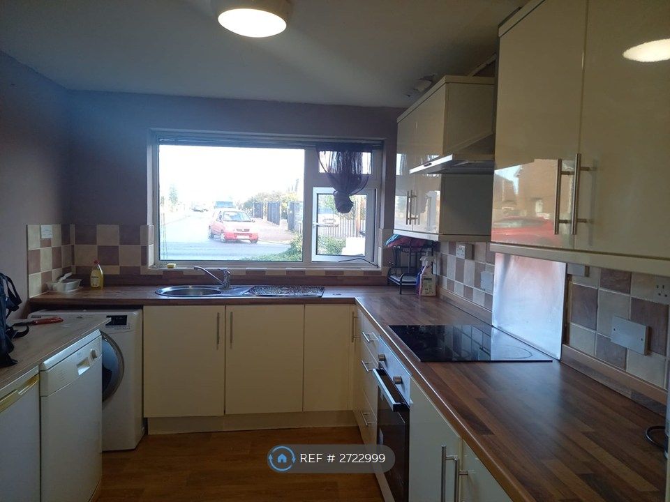 Property photo 2 of 9 Kitchen