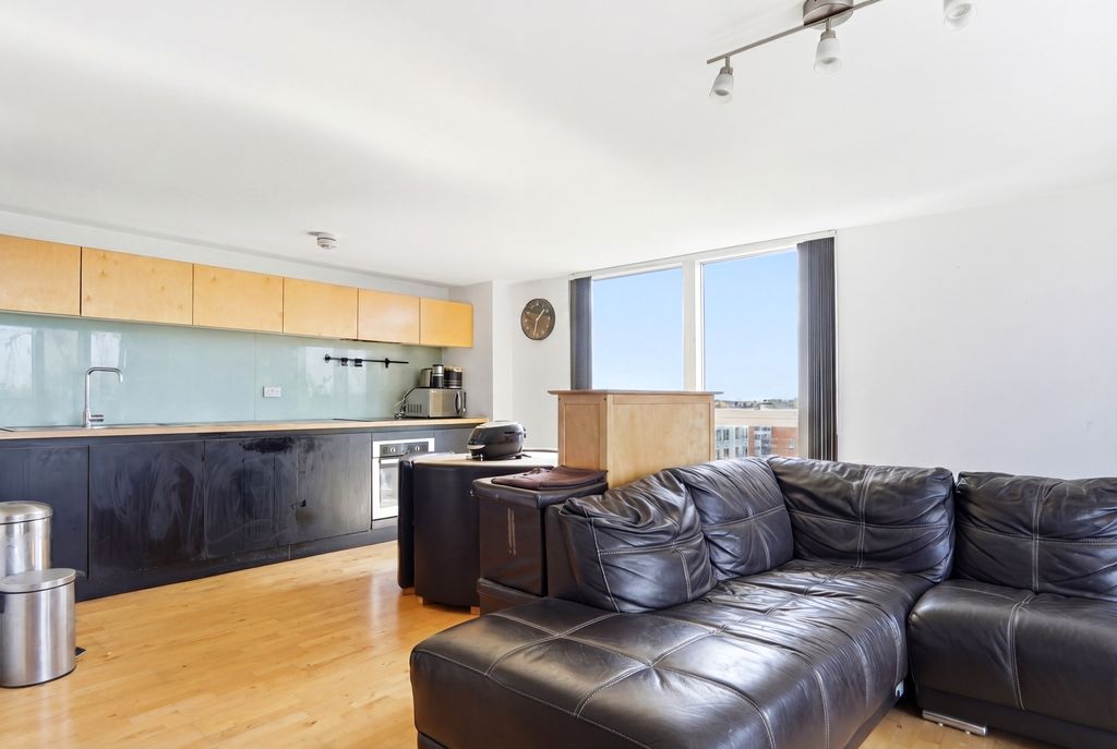 Property photo 3 of 16 Saxton004