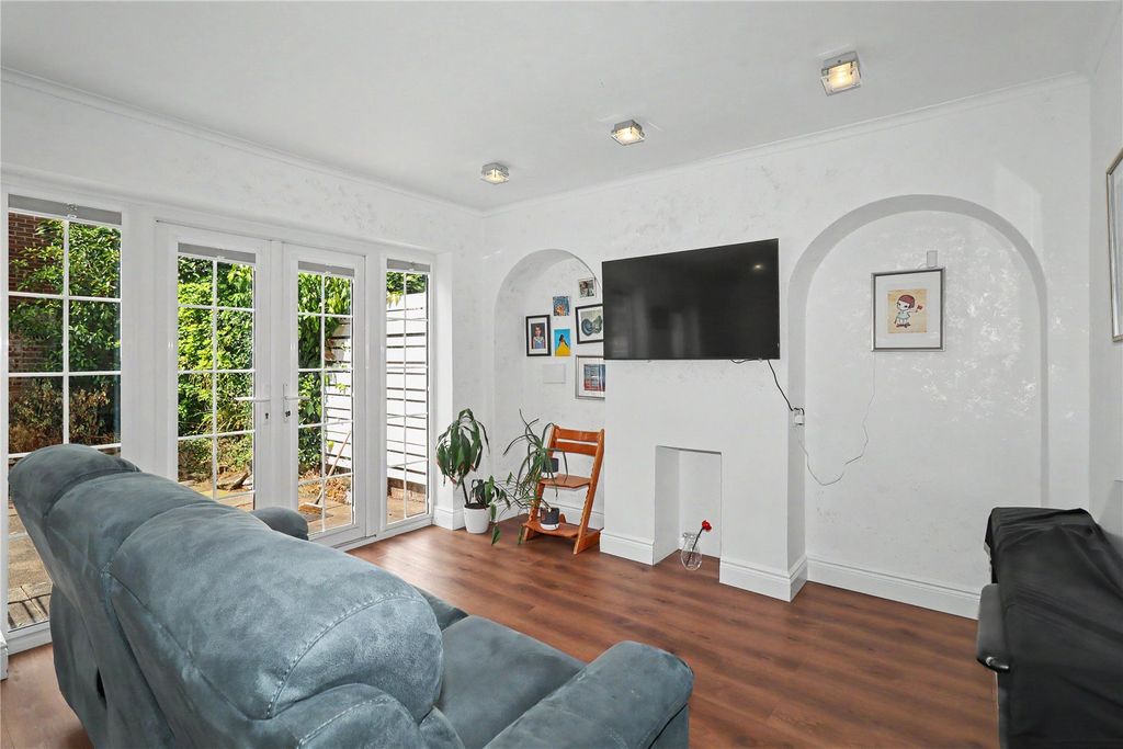 Property photo 3 of 16 Picture No. 02