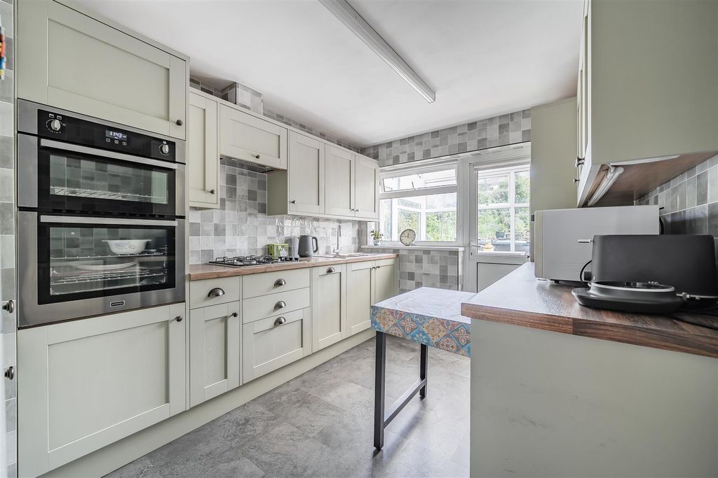 Property photo 2 of 14 Kitchen
