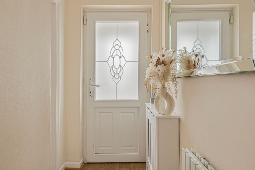 Property photo 3 of 36 Entrance