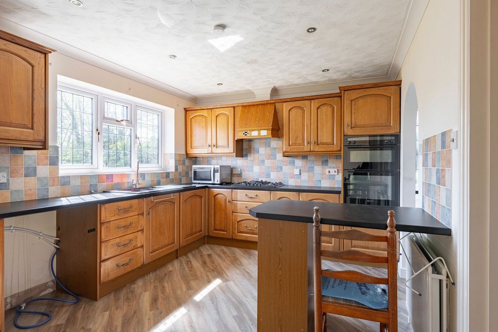 Property photo 2 of 16