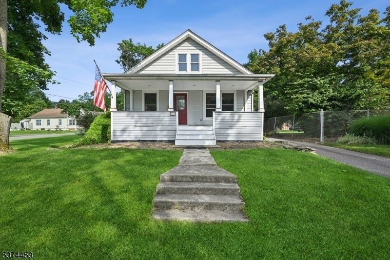 Property photo 1 of 8