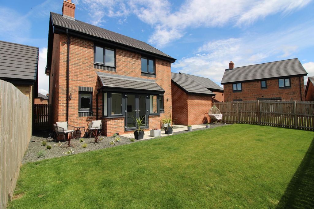 Property photo 1 of 21 Rear Garden
