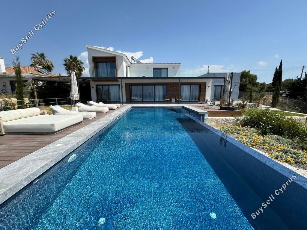 Property photo 1 of 50