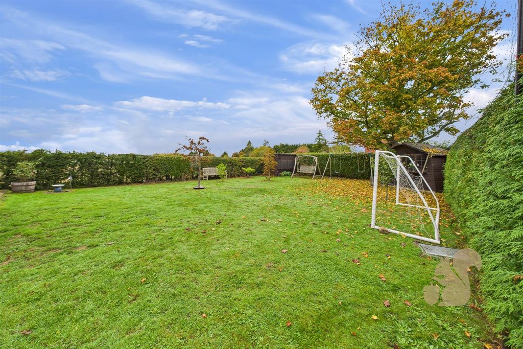 Property photo 2 of 24 Garden