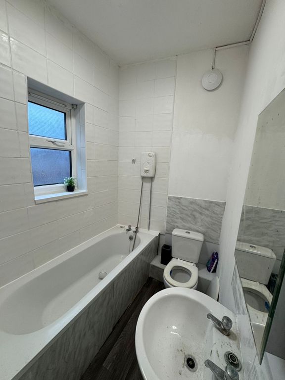 Property photo 3 of 7 Bathroom