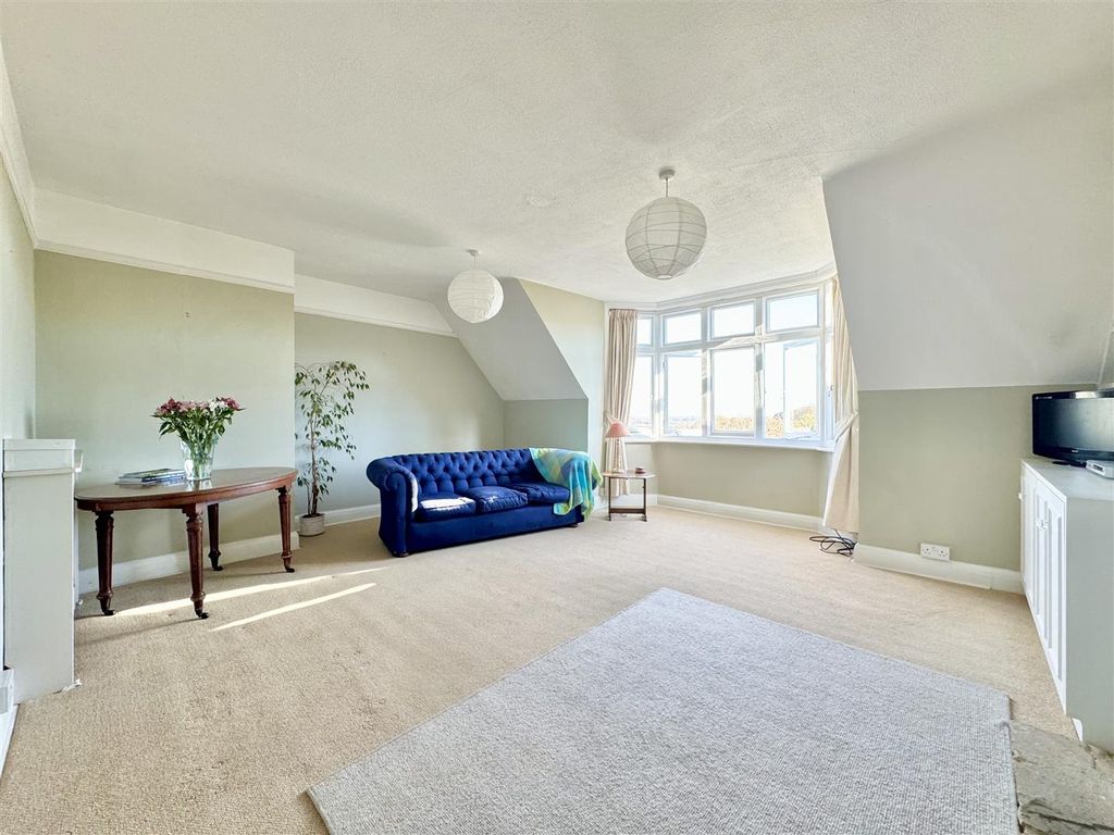 Property photo 2 of 33