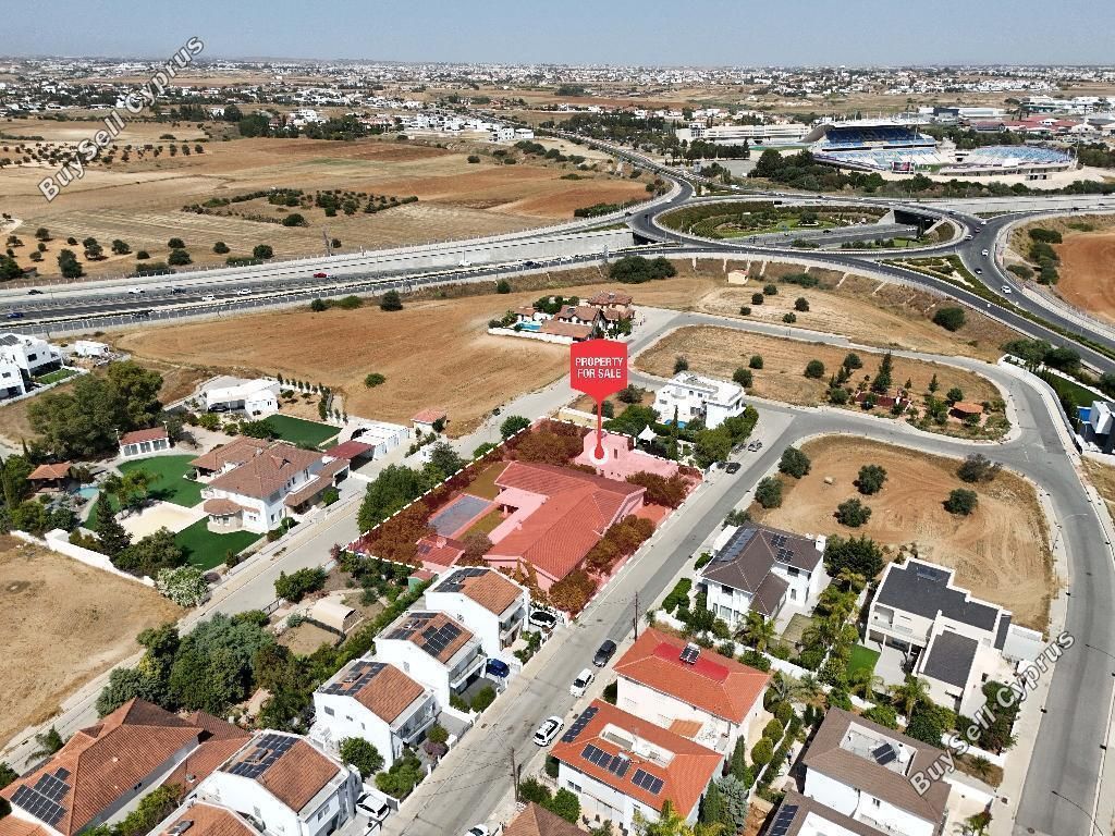 Property photo 2 of 32