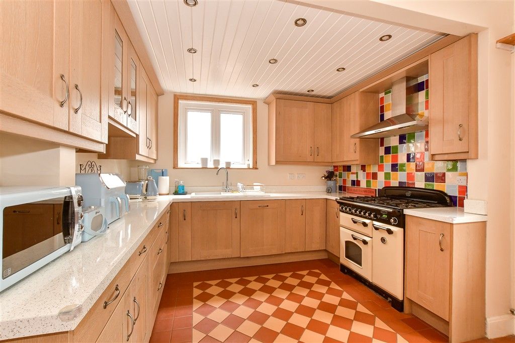 Property photo 3 of 19 Kitchen