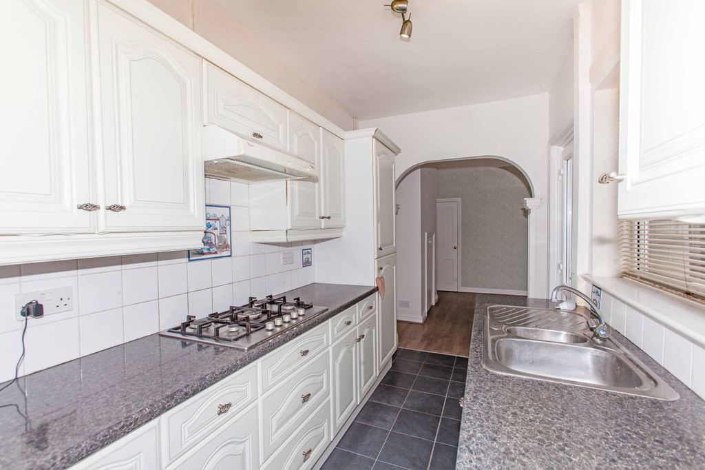 Property photo 2 of 18