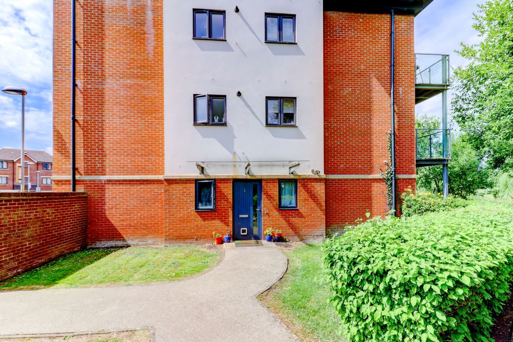 Property photo 1 of 17 Picture No. 01