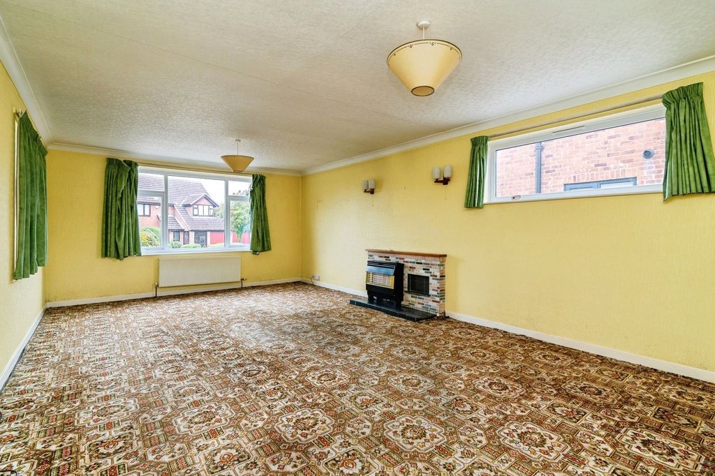 Property photo 2 of 17 Photo