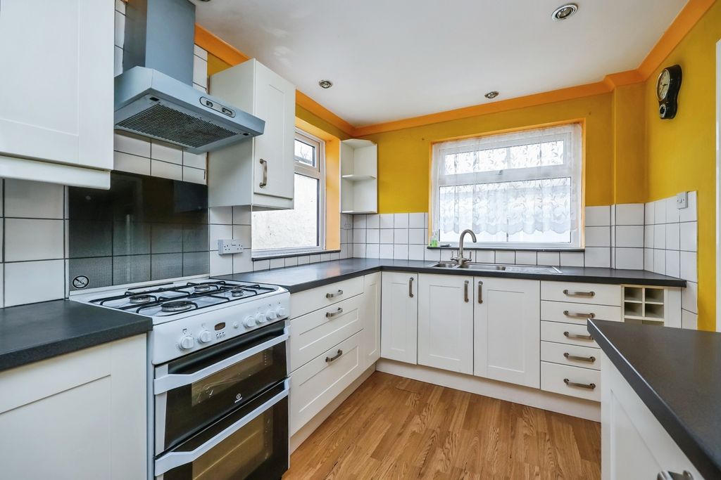 Property photo 2 of 12 Kitchen