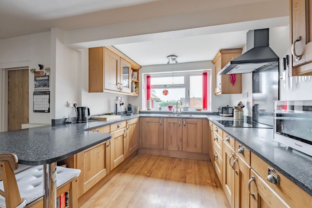 Property photo 3 of 25