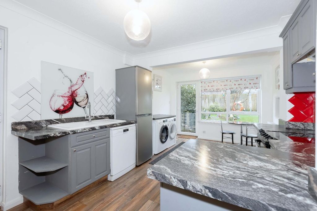 Property photo 3 of 25 Beach Green.Jpg