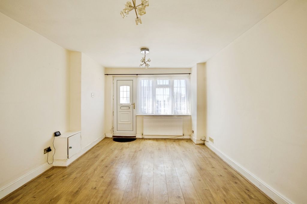 Property photo 3 of 18 Pbox-Img.Jpg
