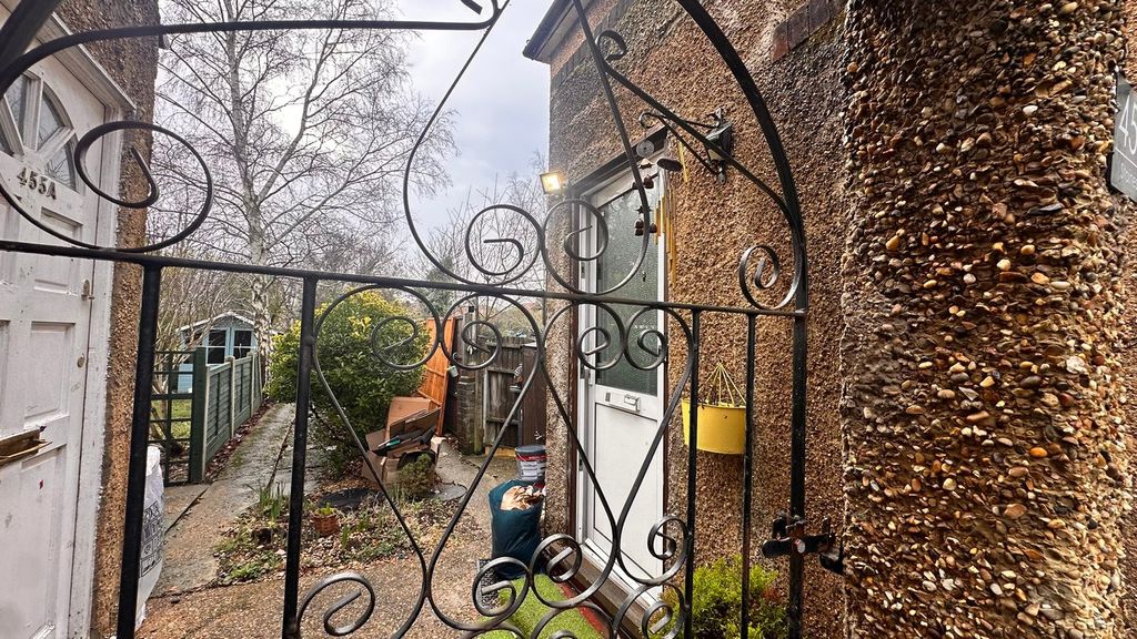 Property photo 2 of 8