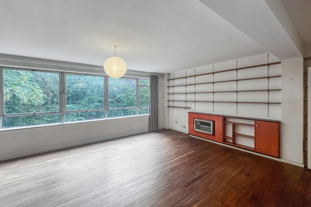Property photo 3 of 19 7 Marlowe Court, Lymer Avenue, Dulwich, London Se19 1Lp