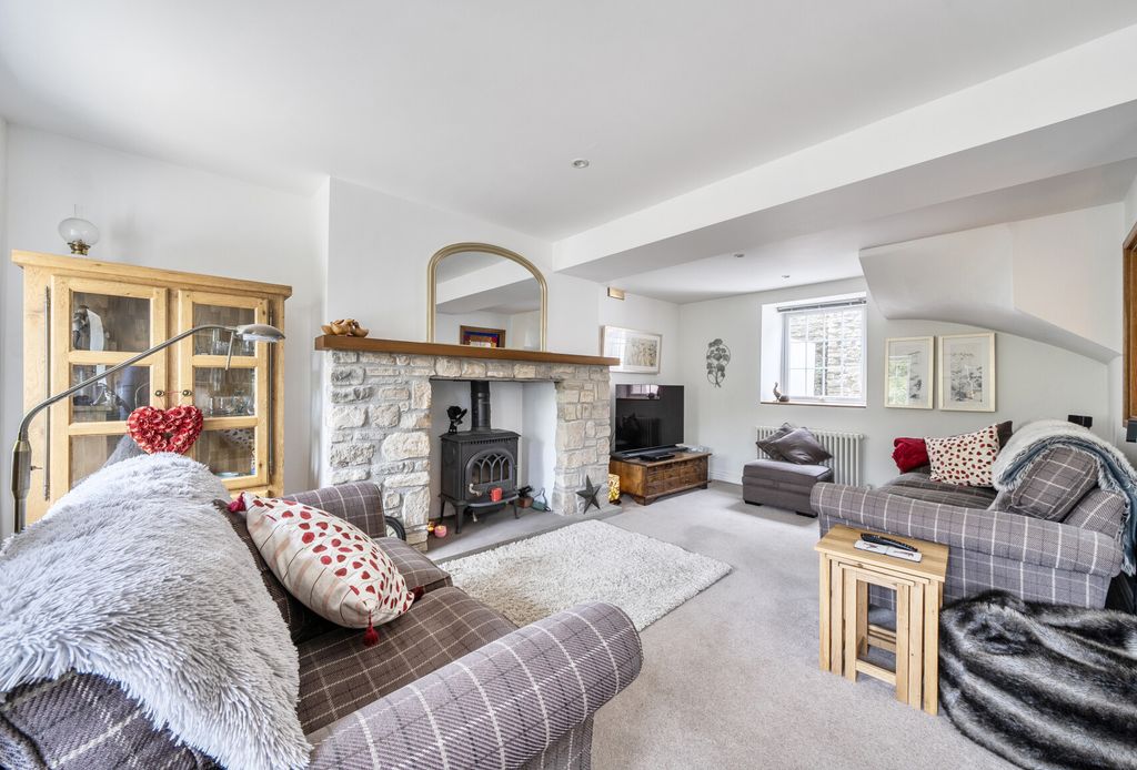 Property photo 3 of 22 1464357-15-6A0c9F...