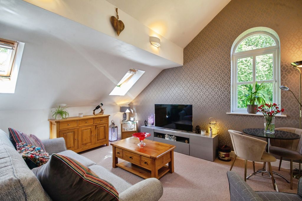 Property photo 3 of 16 Pbox-Img.Jpg