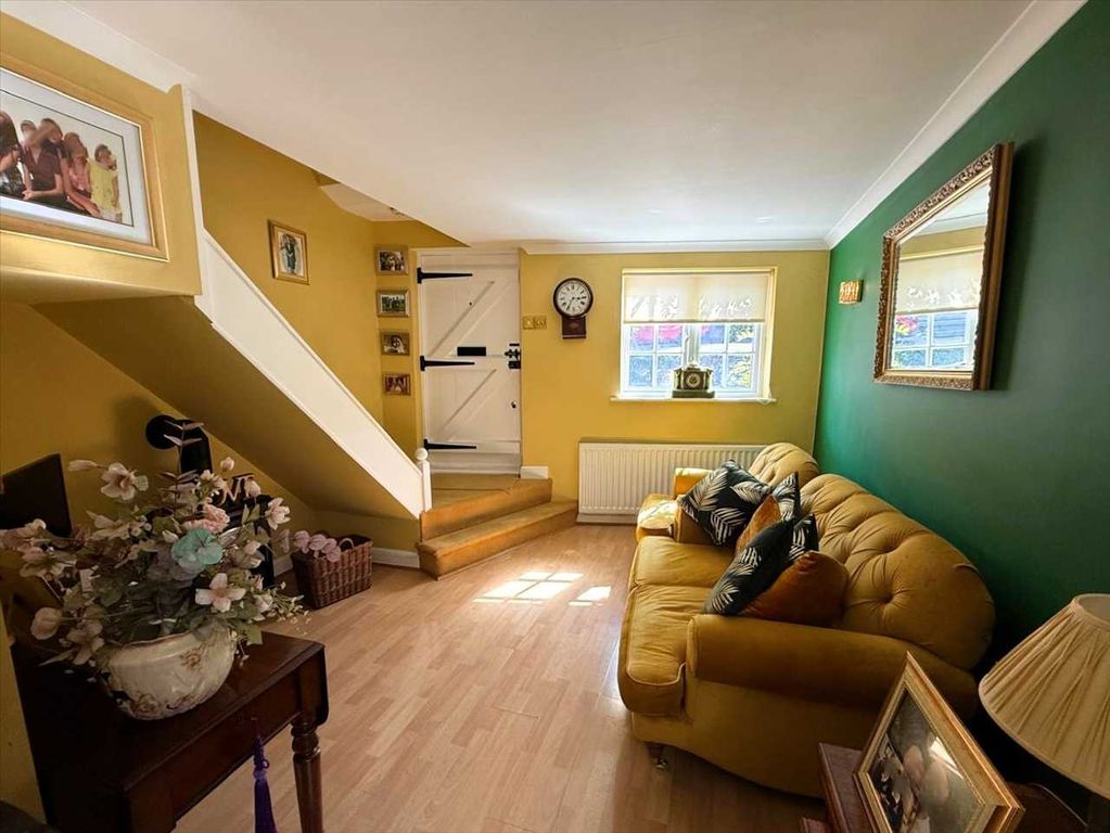 Property photo 3 of 19 Entrance