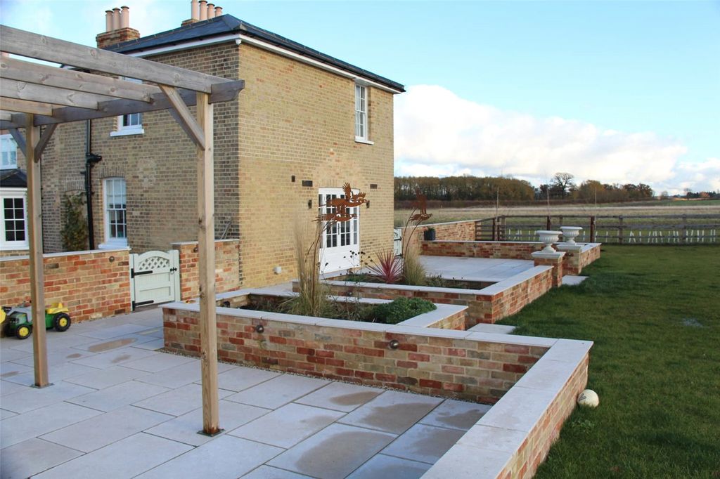 Property photo 2 of 34 Picture No. 02